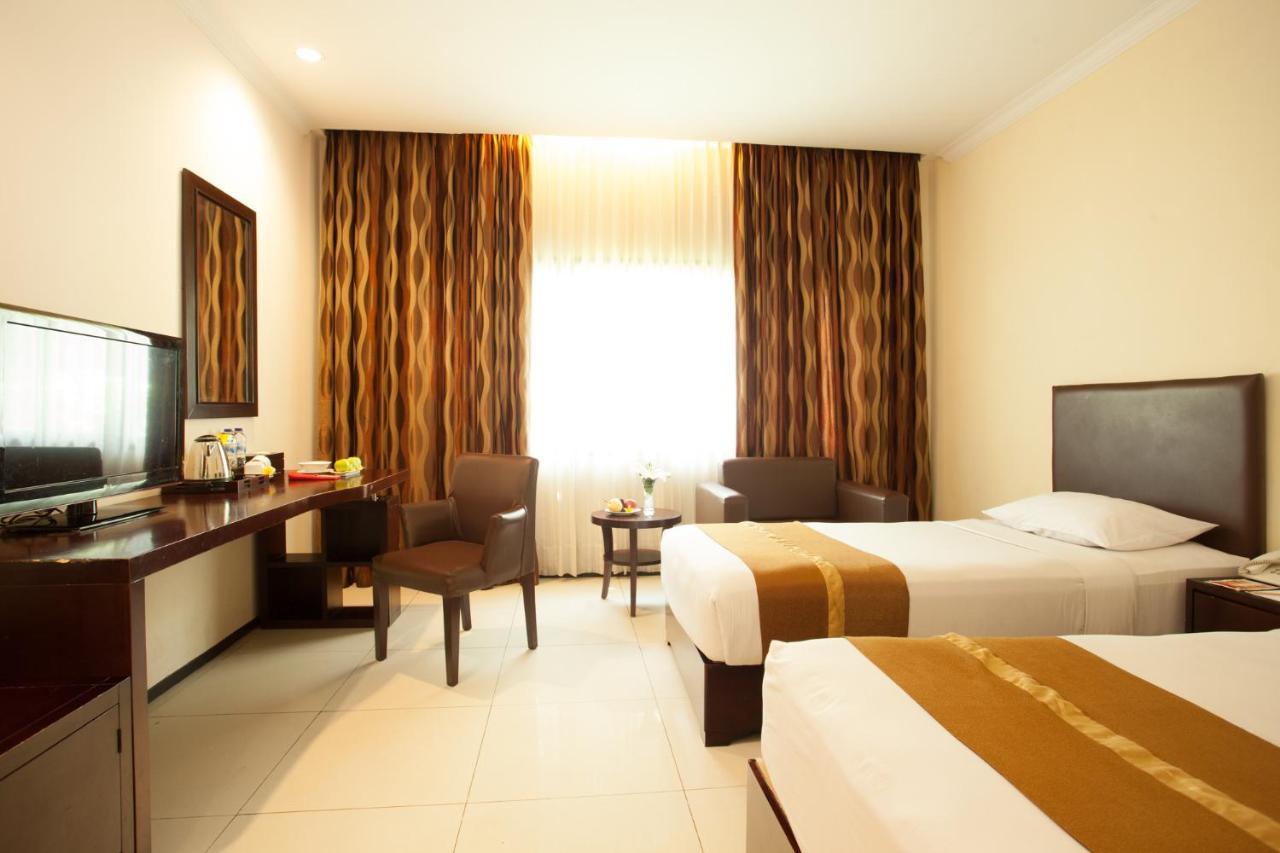 Hotel Montana Dua Malang Esterno foto