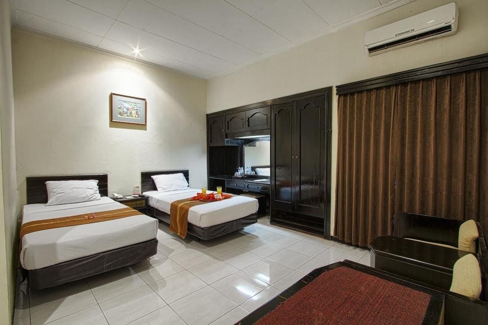 Hotel Montana Dua Malang Esterno foto