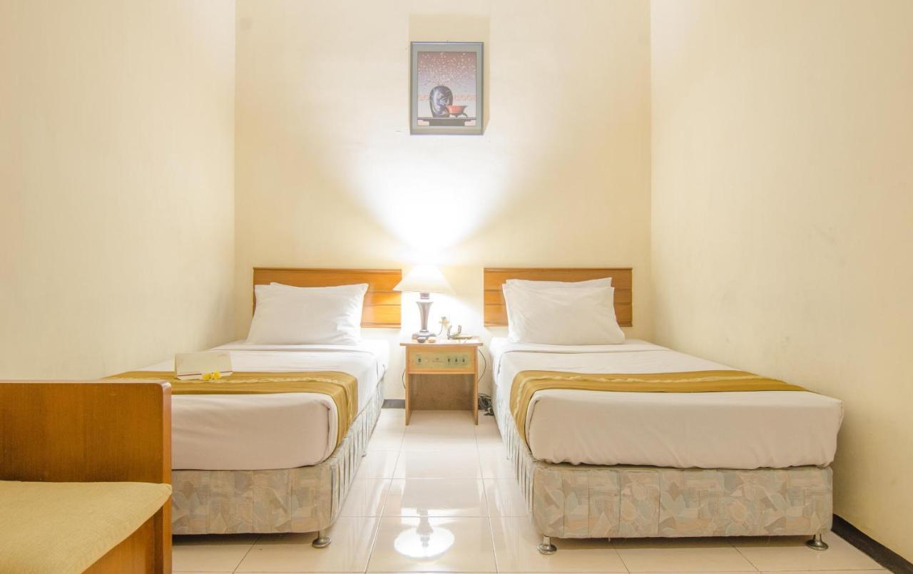 Hotel Montana Dua Malang Esterno foto