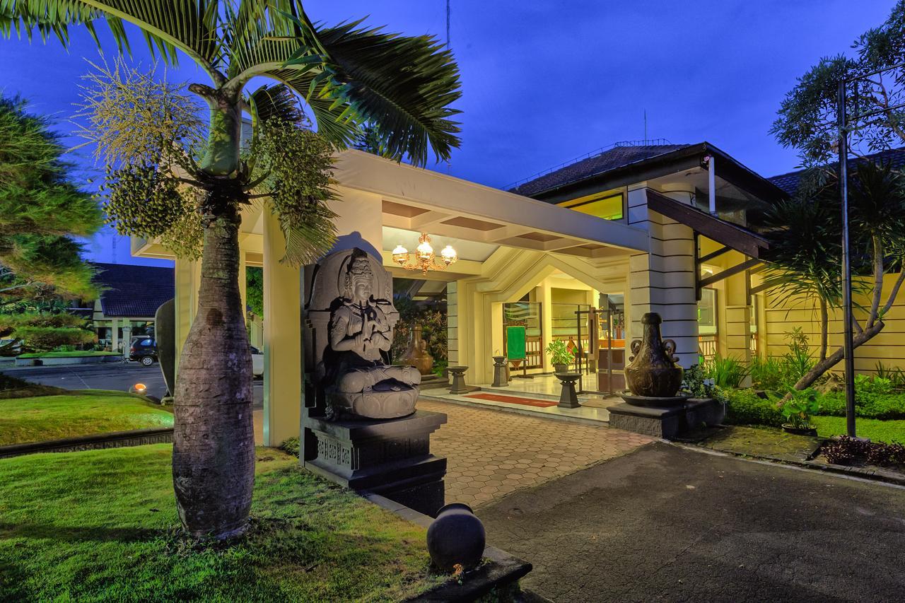 Hotel Montana Dua Malang Esterno foto