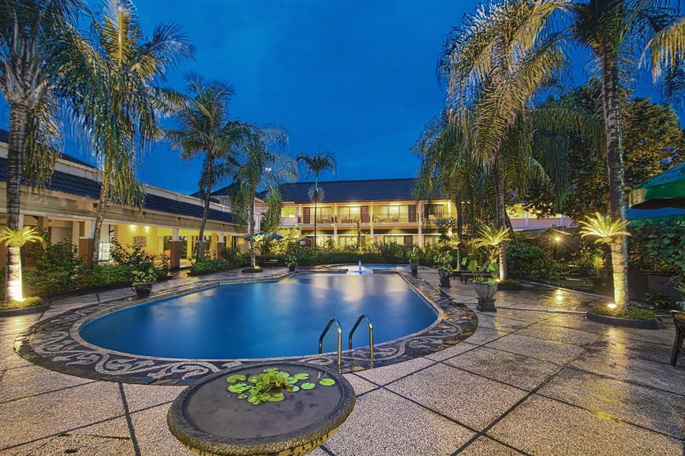 Hotel Montana Dua Malang Esterno foto