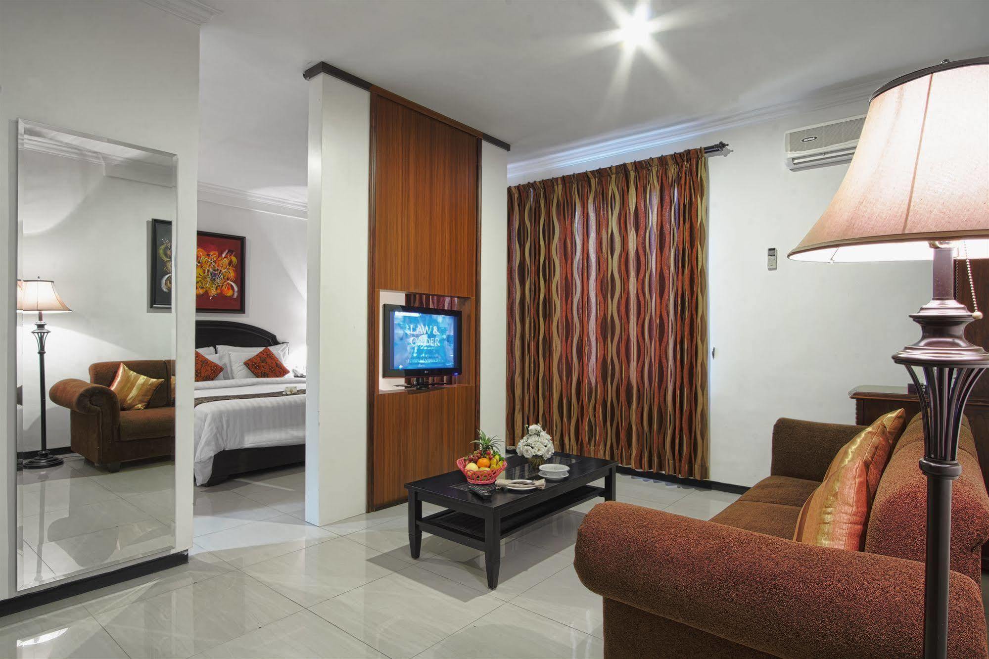 Hotel Montana Dua Malang Esterno foto