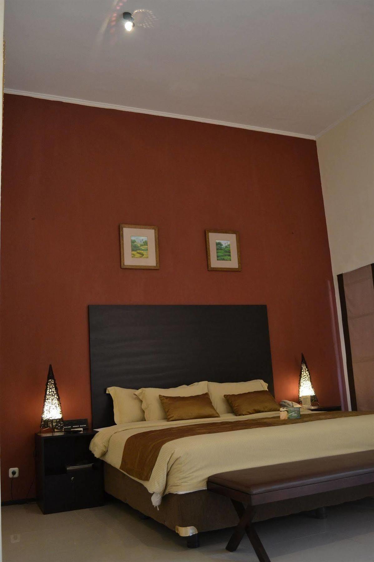 Hotel Montana Dua Malang Esterno foto